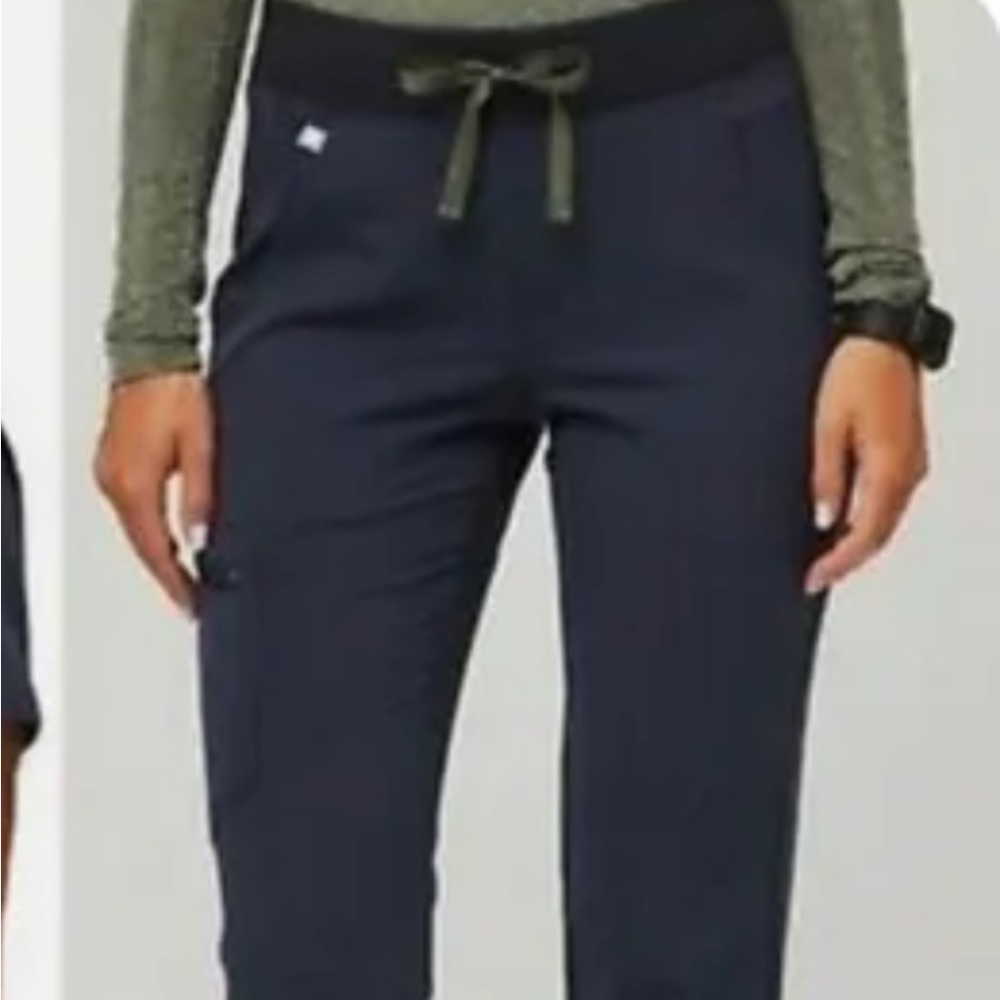 Kade cargo. Color QUIET navy. Figs. Small/tall